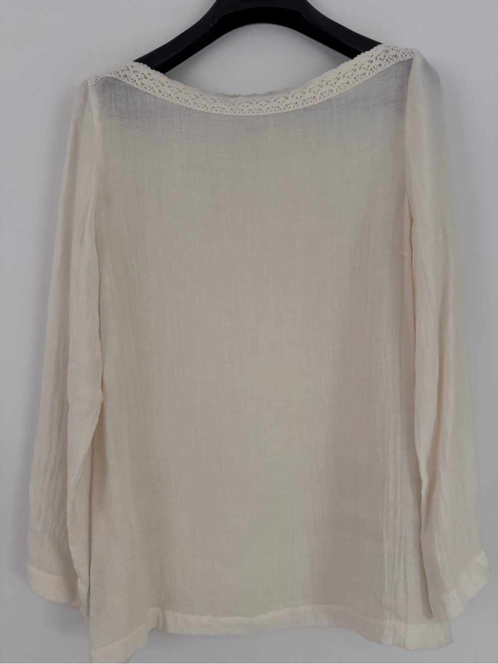Agnes b. Women's Cream Long-Sleeve Lightweight Top with Lace Trim